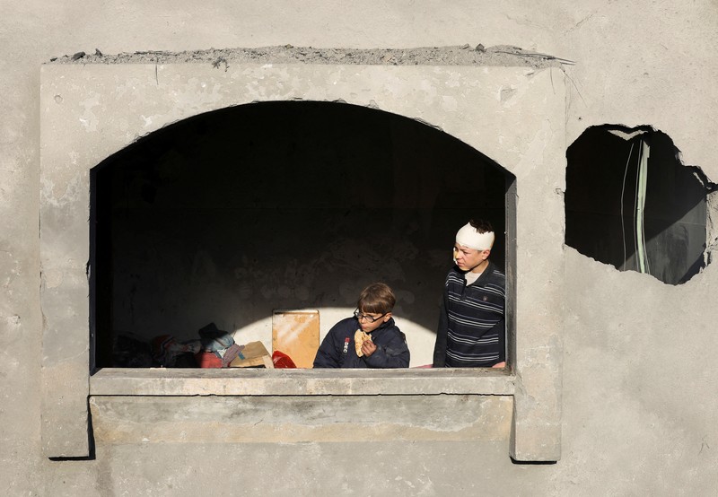 ISRAEL-PALESTINIANS/GAZA Serangan Israel terhadap sebuah rumah, di tengah konflik Israel-Hamas, di Deir Al-Balah, di Jalur Gaza tengah, 22 Desember 2024. REUTERS/Ramadan Abed