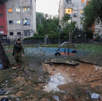 Potret Israel Setelah Digempur Rudal Yaman Sampai Bolong