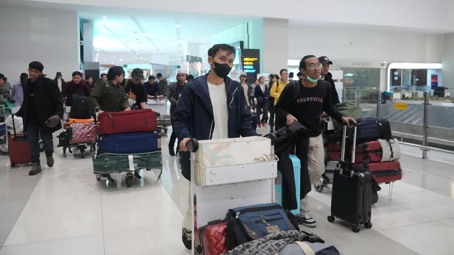 Kementerian Luar Negeri kembali berhasil mengevakuasi sebanyak 91 WNI yang terbagi dalam tiga penerbangan. Para WNI mayoritas adalah pekerja migran dan pelajar/mahasiswa yang berasal antara lain dari Aceh, Sumatera Utara, Riau, Jambi, Lampung, DKI Jakarta, Banten, Jawa Barat, Jawa Tengah, Jawa Timur, Bali dan Nusa Tenggara Barat (NTB). (Dok.Kemlu RI)