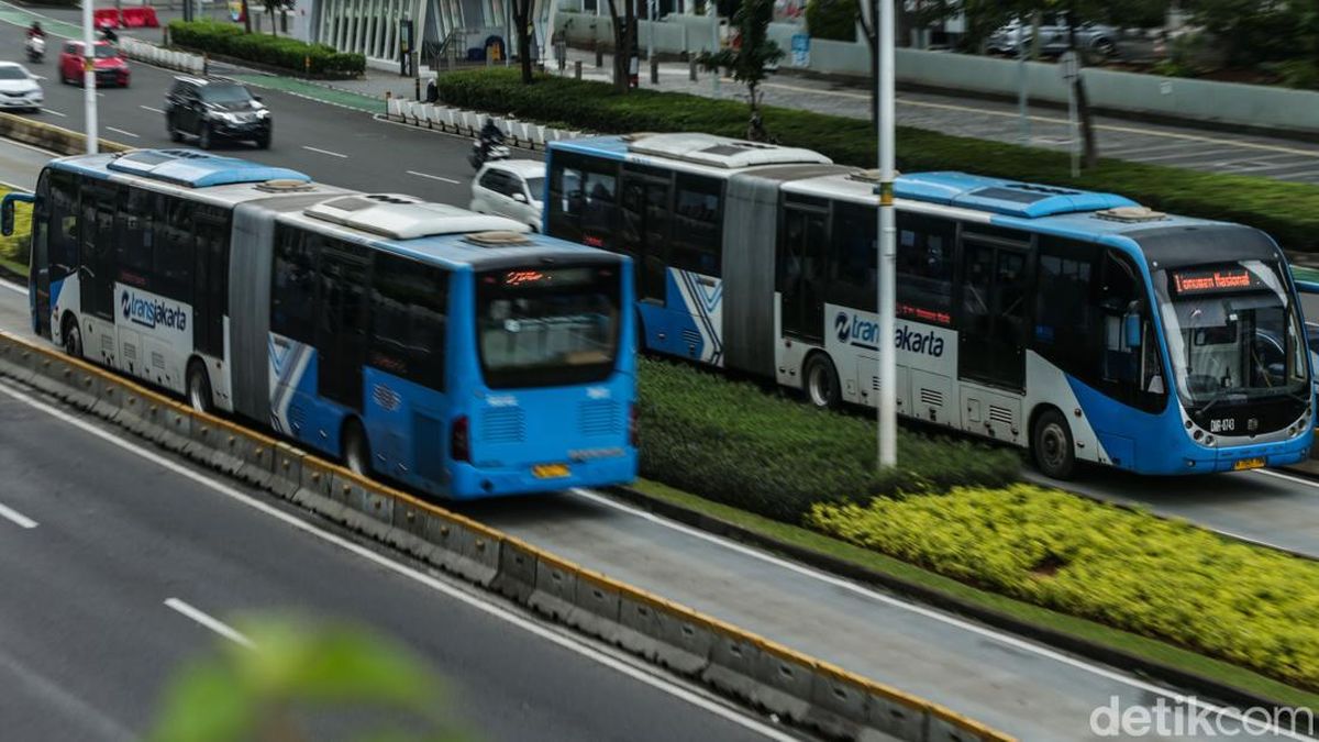 Bus TransJ Koridor 9 Telat Imbas Kebakaran Mobil Listrik di Tebet — NadiKabar.com
