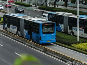 Bus TransJ Koridor 9 Telat Imbas Kebakaran Mobil Listrik di Tebet
