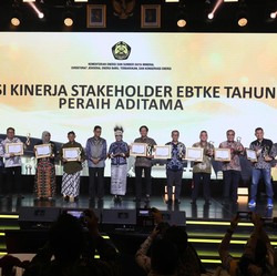 Konsisten Kembangkan Energi Hijau, PLN Group Terima 42 Penghargaan