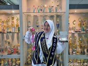 Dongeng Pakai Ukulele Antarkan Siswi SMP Surabaya Raih Juara Nasional