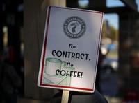 Ribuan Karyawan Starbucks Mogok Kerja, Gerai Tutup di Banyak Kota