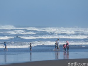50 Wisatawan Tersengat Ubur-ubur Pantai Parangtritis