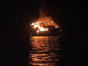 Kapal Penumpang Terbakar di Perairan Labuan Bajo