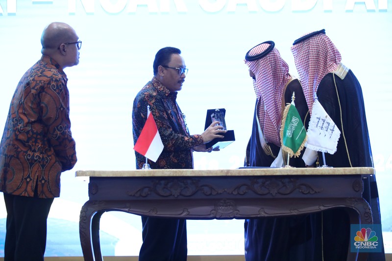 Arsip Nasional RI (ANRI) menandatangani Nota Kesepahaman (MoU) dengan Arsip Nasional Kerajaan Arab Saudi (NCAR). Penandatanganan dilakukan di Gedung ANRI, Jakarta Selatan pada Senin (23/12/2024). (CNBC Indonesia/Tri Susilo)