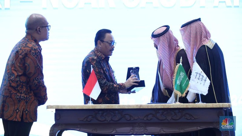 Arsip Nasional RI (ANRI) menandatangani Nota Kesepahaman (MoU) dengan Arsip Nasional Kerajaan Arab Saudi (NCAR). Penandatanganan dilakukan di Gedung ANRI, Jakarta Selatan pada Senin (23/12/2024). (CNBC Indonesia/Tri Susilo)