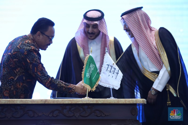 Arsip Nasional RI (ANRI) menandatangani Nota Kesepahaman (MoU) dengan Arsip Nasional Kerajaan Arab Saudi (NCAR). Penandatanganan dilakukan di Gedung ANRI, Jakarta Selatan pada Senin (23/12/2024). (CNBC Indonesia/Tri Susilo)