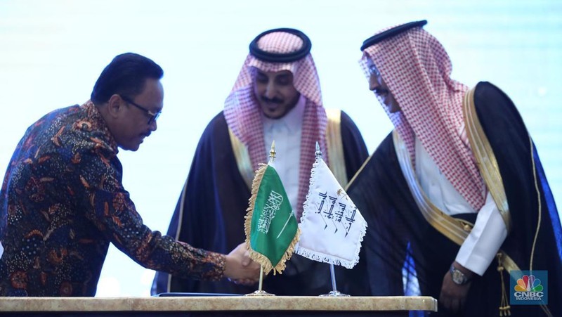 Arsip Nasional RI (ANRI) menandatangani Nota Kesepahaman (MoU) dengan Arsip Nasional Kerajaan Arab Saudi (NCAR). Penandatanganan dilakukan di Gedung ANRI, Jakarta Selatan pada Senin (23/12/2024). (CNBC Indonesia/Tri Susilo)