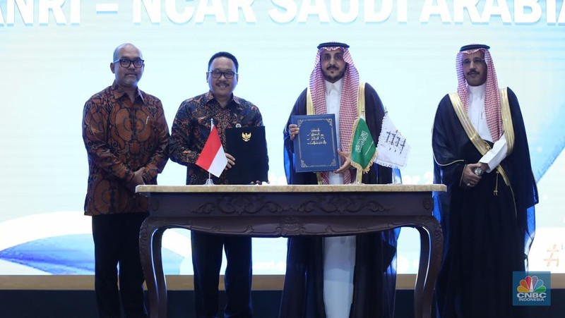 Arsip Nasional RI (ANRI) menandatangani Nota Kesepahaman (MoU) dengan Arsip Nasional Kerajaan Arab Saudi (NCAR). Penandatanganan dilakukan di Gedung ANRI, Jakarta Selatan pada Senin (23/12/2024). (CNBC Indonesia/Tri Susilo)