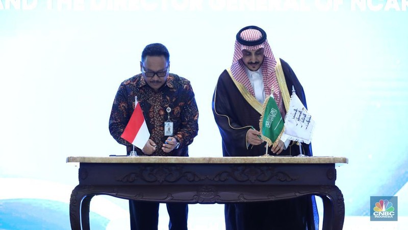 Arsip Nasional RI (ANRI) menandatangani Nota Kesepahaman (MoU) dengan Arsip Nasional Kerajaan Arab Saudi (NCAR). Penandatanganan dilakukan di Gedung ANRI, Jakarta Selatan pada Senin (23/12/2024). (CNBC Indonesia/Tri Susilo)