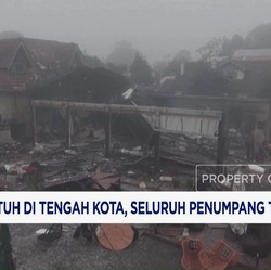 Video: Pesawat Jatuh di Tengah Kota, Seluruh Penumpang Tewas