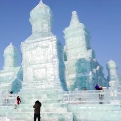 Brrr! Potret Kemegahan Istana Salju dan Es Terbesar di Dunia