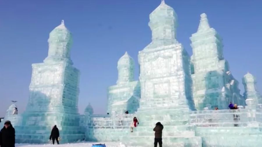 Dunia Es dan Salju Harbin di ibu kota Provinsi Heilongjiang, China. (REUTERS)