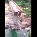 Jembatan Runtuh saat Kendaraan Melintas, Asam Sulfat Tumpah-1 Tewas