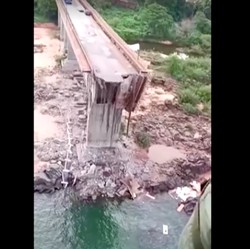 Jembatan Runtuh saat Kendaraan Melintas, Asam Sulfat Tumpah-1 Tewas