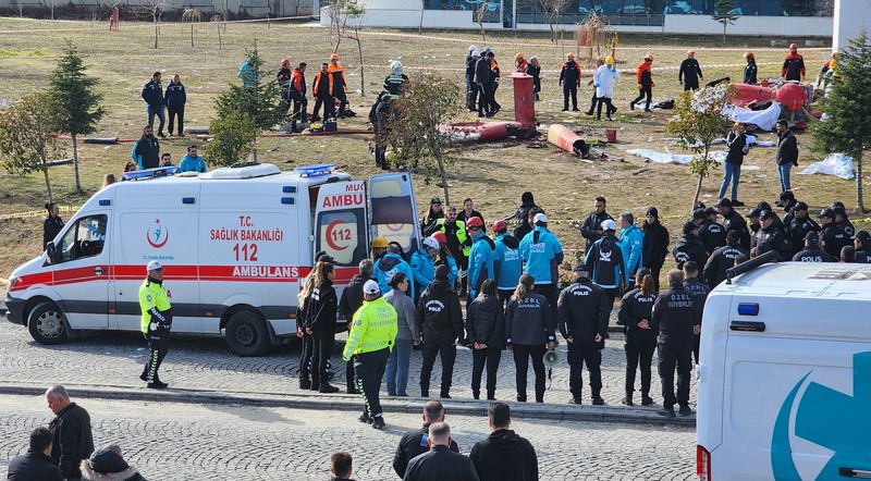 Kecelakaan helikopter di sebuah rumah sakit di Mugla, Turki, Minggu (22/12/2024). (REUTERS/Kenan Gurbuz)