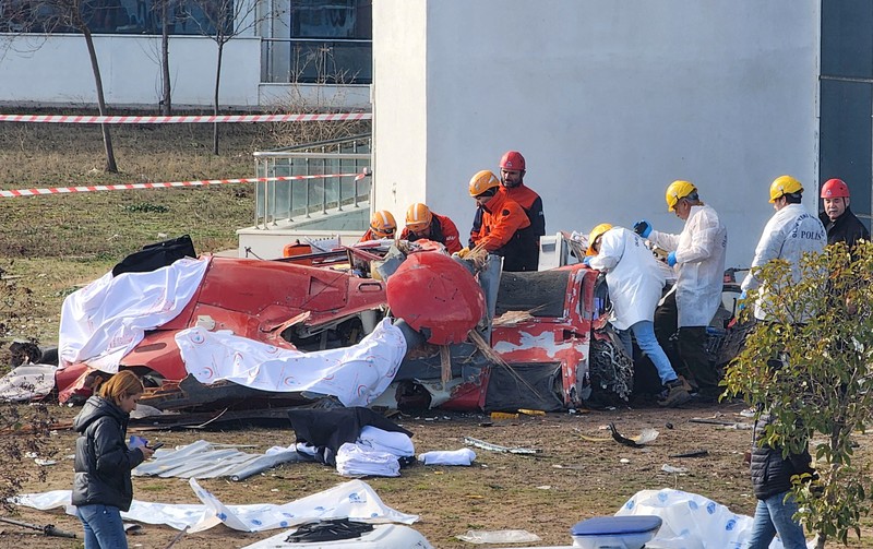 Kecelakaan helikopter di sebuah rumah sakit di Mugla, Turki, Minggu (22/12/2024). (REUTERS/Kenan Gurbuz)