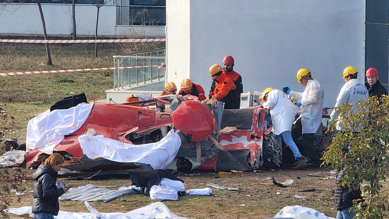 Kecelakaan helikopter di sebuah rumah sakit di Mugla, Turki, Minggu (22/12/2024). (REUTERS/Kenan Gurbuz)