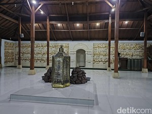 Menyusuri Makam Syekh Dzatul Kahfi, Sang Guru Para Wali di Cirebon
