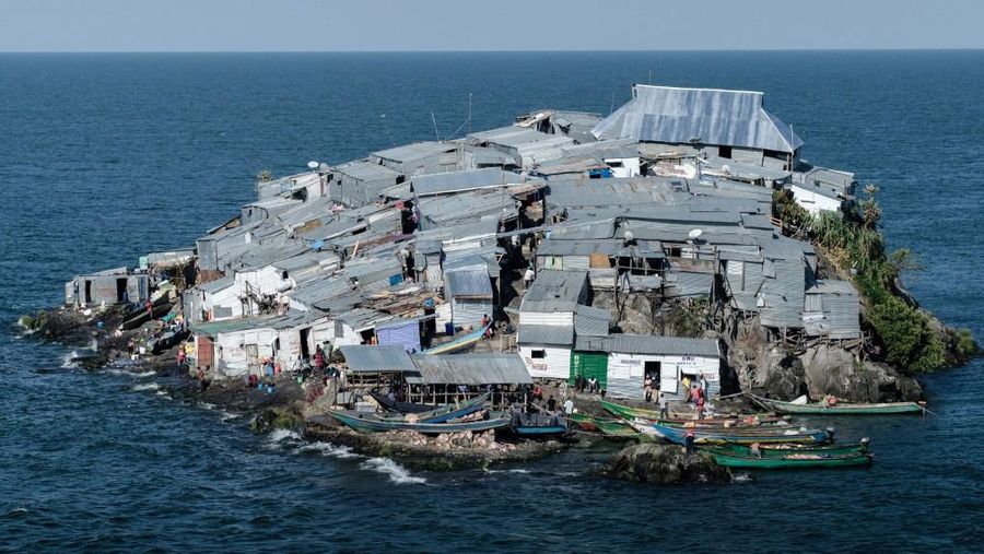 Pulau Migingo yang dihuni oleh penduduk yang sebagian besar mencari ikan Nile perch di Danau Victoria di perbatasan Uganda dan Kenya. (Photo by Yasuyoshi CHIBA / AFP/File Foto)