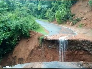 3 Hari Terputus, Jalan Amblas di Pujananting Barru Belum Diperbaiki