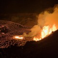 Lahar meletus dari lubang bagian barat pada dinding kaldera di gunung berapi Kilauea, Hawaii, Amerika Serikat (AS), Senin (23/12/2024). (USGS/M. Zoeller/Handout via REUTERS)