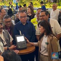 Perintah Khusus Prabowo ke Menteri Meutya Jelang Nataru 2025
