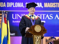 Momen AHY Raih Wisudawan Terbaik Program Doktor Unair, Raih IPK 3.94