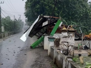 Angin Kencang Rusak 10 Rumah Warga Jombang