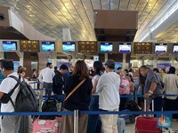Suasana Bandara Soetta jelang Natal dan Tahun Baru, Selasa (24/12/2024). (CNBC Indonesia/Novina)