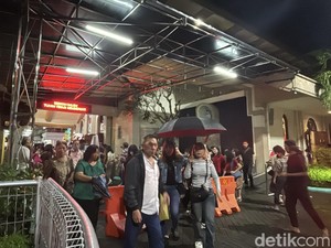 Cerita Jemaat Terobos Hujan Demi Hadiri Misa Natal di Gereja Kristus Raja