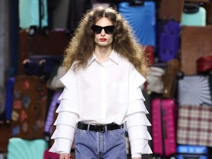 Bukan Lagi Etalase Mewah di Butik, Tren Fashion High-end Kini Lahir di TikTok