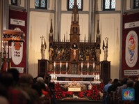 Melihat Khidmat Malam Misa Natal di Gereja Katedral