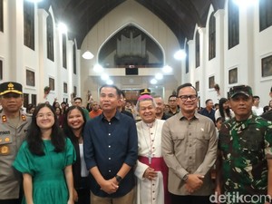 Pantau Gereja di Bandung, Wamendagri Pastikan Perayaan Natal Aman