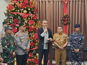 Pj Gubernur-Kapolda Sulsel Pantau Misa Malam Natal di 3 Gereja Makassar