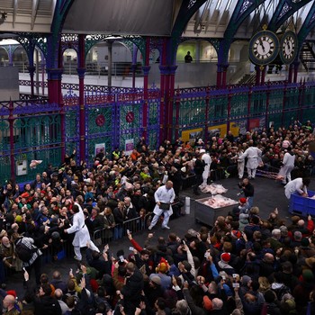 Melihat Tradisi Tahunan Lelang Daging di London Saat Natal