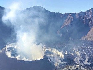 Aktivitas Vulkanis Gunung Raung Mereda Tapi Status Masih Waspada