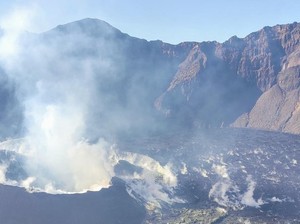 Cerita Pendaki Gunung Raung Lari Menyelamatkan Diri dari Hujan Abu
