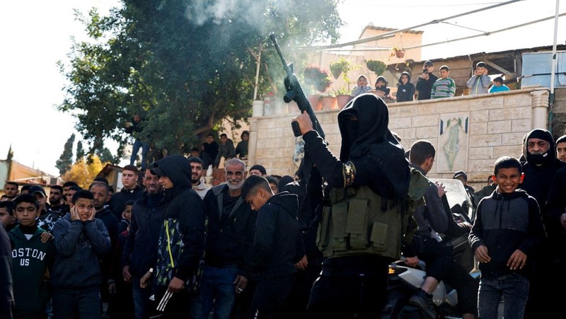 A gunman fires a rifle during the funeral of Rayan Bani Odeh, a Palestinian child who was killed in an Israeli airstrike, in Tammoun, near Tubas, in the Israeli-occupied West Bank, December 25, 2024. REUTERS/Raneen Sawafta     TPX IMAGES OF THE DAY