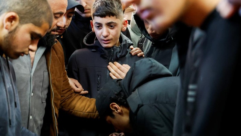 A gunman fires a rifle during the funeral of Rayan Bani Odeh, a Palestinian child who was killed in an Israeli airstrike, in Tammoun, near Tubas, in the Israeli-occupied West Bank, December 25, 2024. REUTERS/Raneen Sawafta     TPX IMAGES OF THE DAY