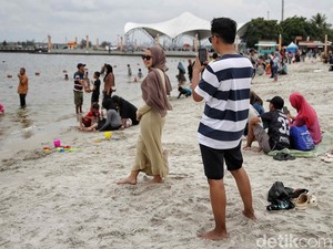 Video: Acara Seru di Pantai Ancol di Malam Tahun Baru, Ada Aksi Seribu Drone