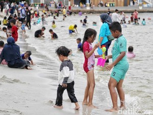Video: Libur Natal, Pantai Ancol Mulai Dipadati Pengunjung