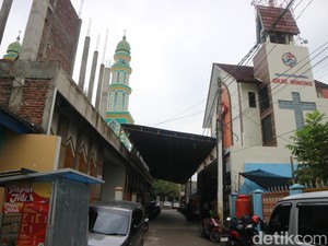 Pesan Toleransi Natal dari Gereja Pati yang Satu Kanopi dengan Masjid
