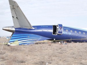 Lubang Besar di Ekor Azerbaijan Airlines Picu Kontroversi, Pesawat Ditembak?