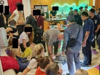 Berkedok Acara Tahun Baru, Puluhan Bule Pesta Seks & Narkoba di Bali