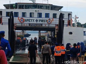 Kapal Roro Terbakar Saat Bersandar di Batam Angkut 122 Penumpang dari Bintan