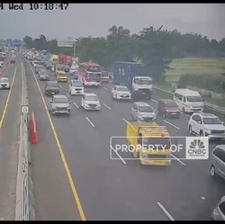 Video: Tol Jakarta-Cikampek Padat, Contraflow KM 47-KM 65 Diberlakukan