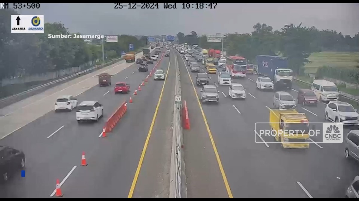 Video: Tol Jakarta-Cikampek Padat, Contraflow KM 47-KM 65 Diberlakukan